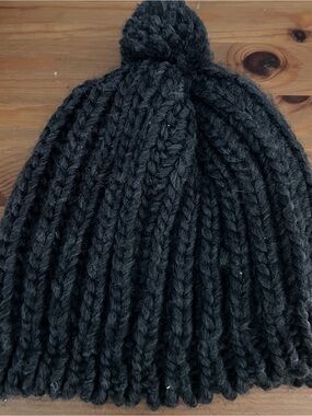 Old Navy Chunky Knit Pom Beanie - Charcoal